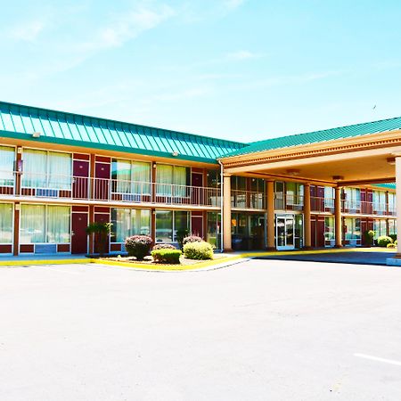 Red Roof Inn & Suites Cave City Exterior photo